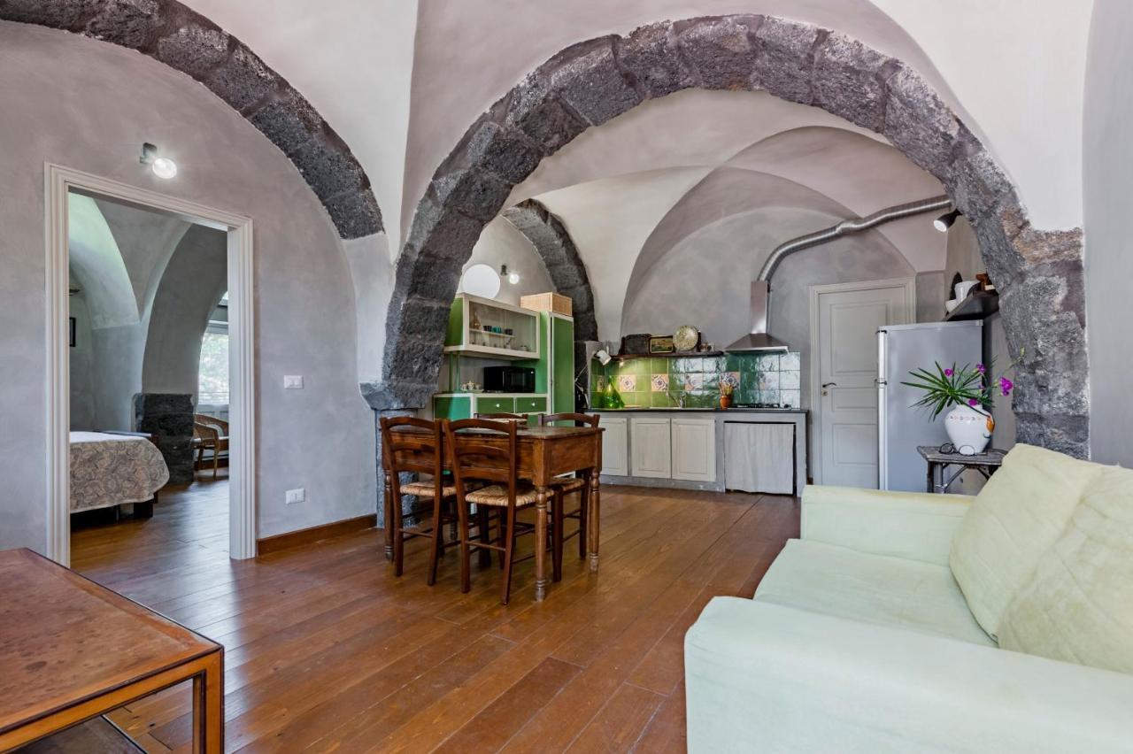 Gli Iris Apartments By Wonderful Italy Linguaglossa Bagian luar foto