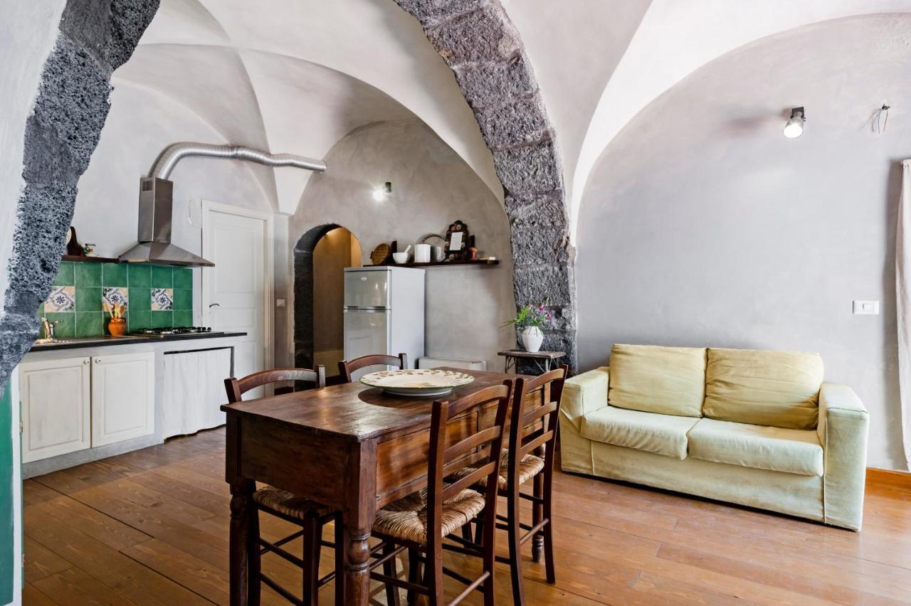 Gli Iris Apartments By Wonderful Italy Linguaglossa Bagian luar foto