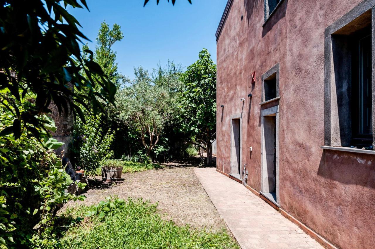 Gli Iris Apartments By Wonderful Italy Linguaglossa Bagian luar foto