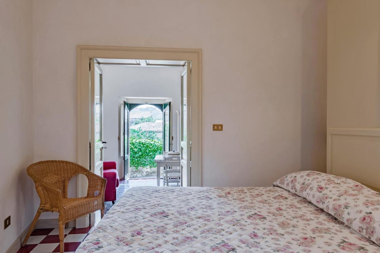 Gli Iris Apartments By Wonderful Italy Linguaglossa Bagian luar foto