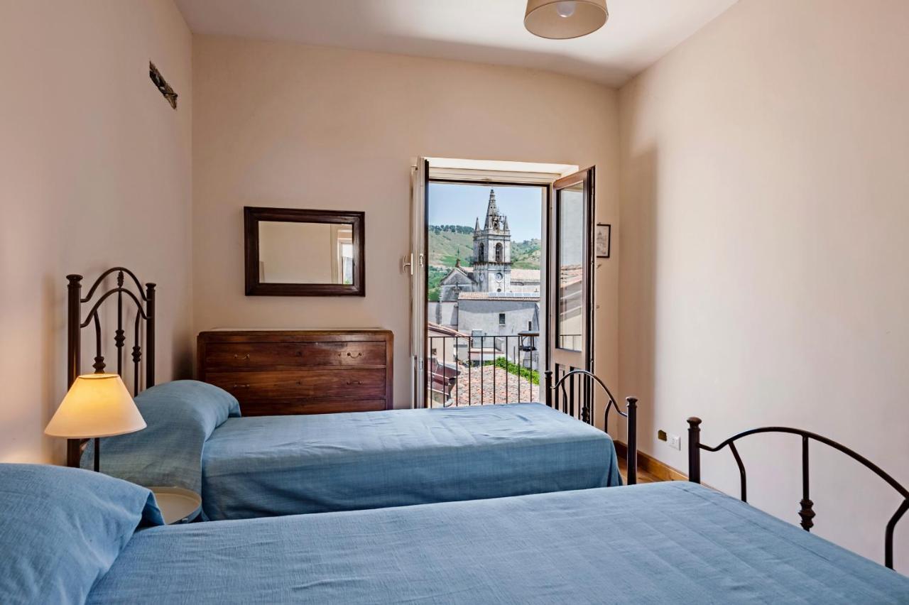 Gli Iris Apartments By Wonderful Italy Linguaglossa Bagian luar foto